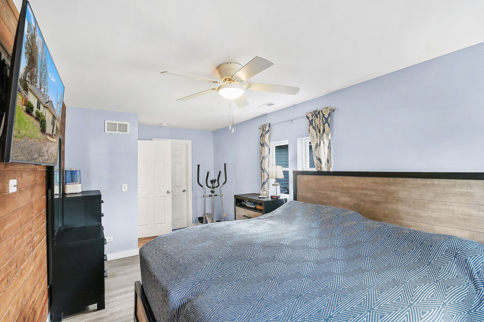 502 Monroe Avenue Ingleside, IL 60041 - Photo 10 of 20 a bedroom with a bed and a chandelier
