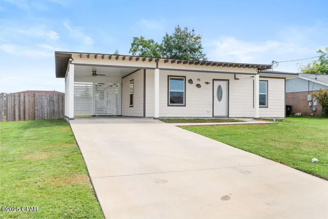 a view of a house with porch