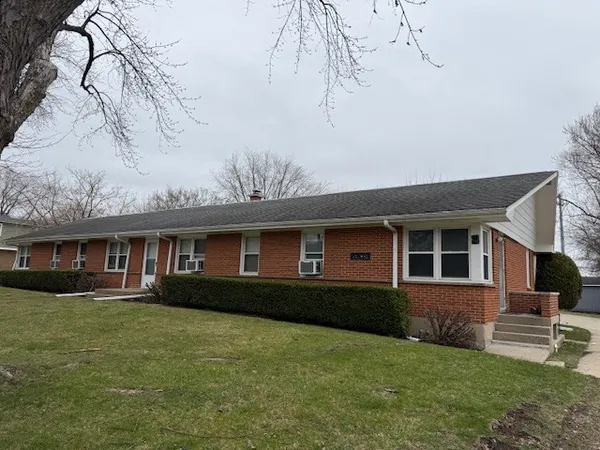 $1,300 | 771 Greenview Street, Unit 1, Gurnee, IL 60031