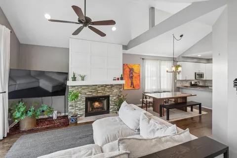 $535,000 | 2333 North Leavitt Street, Unit 3N, Chicago, IL 60647