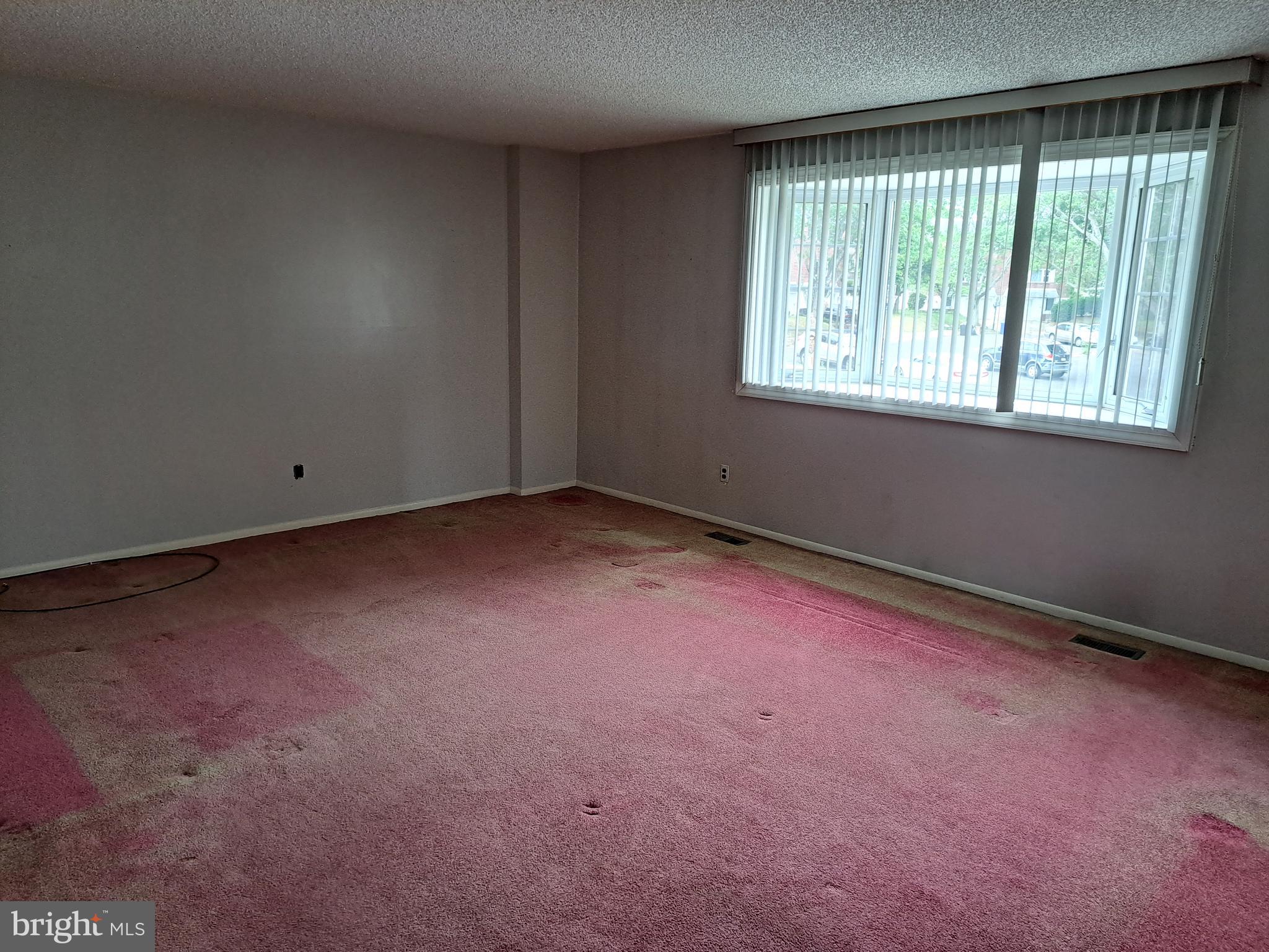 11809 Dumont Road Philadelphia, PA 19116 - Photo 6 of 25 Living Room