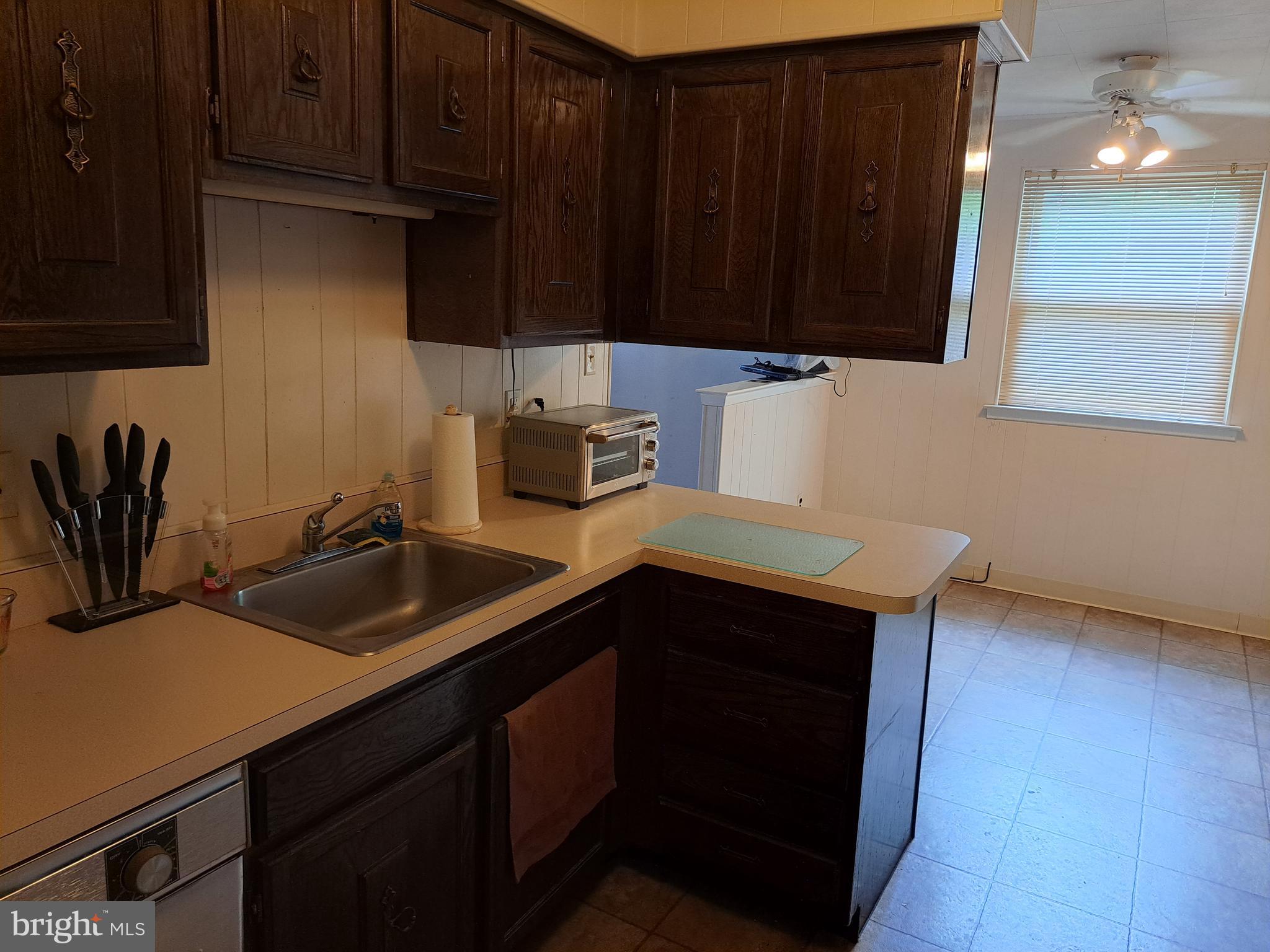 11809 Dumont Road Philadelphia, PA 19116 - Photo 10 of 25 Kitchen