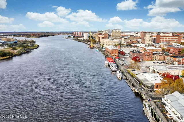 $247,900 | 118 Dock Street, Unit 9, Wilmington, NC 28401
