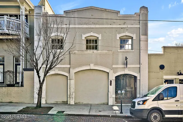 $247,900 | 118 Dock Street, Unit 9, Wilmington, NC 28401