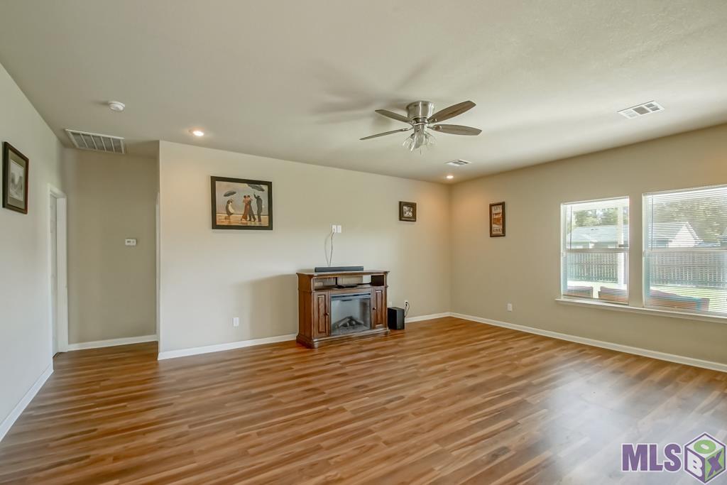 22828 Joe May Road Denham Springs, LA 70726 - Photo 5 of 34 Gallery Image 5