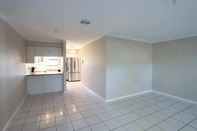 $2,050 | 101 Shoreview Drive, Greenacres, FL 33463