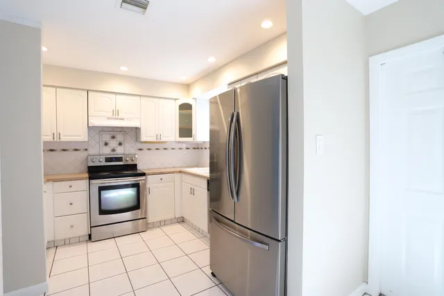 $2,050 | 101 Shoreview Drive, Greenacres, FL 33463