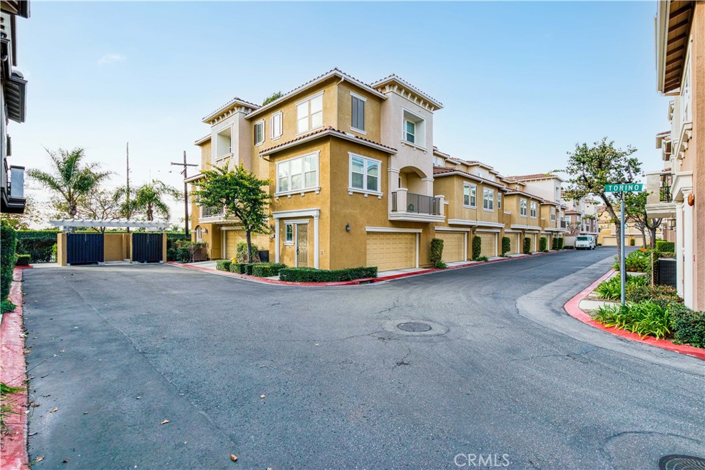 11353 Antonio Stanton, CA 90680 - Photo 11 of 42