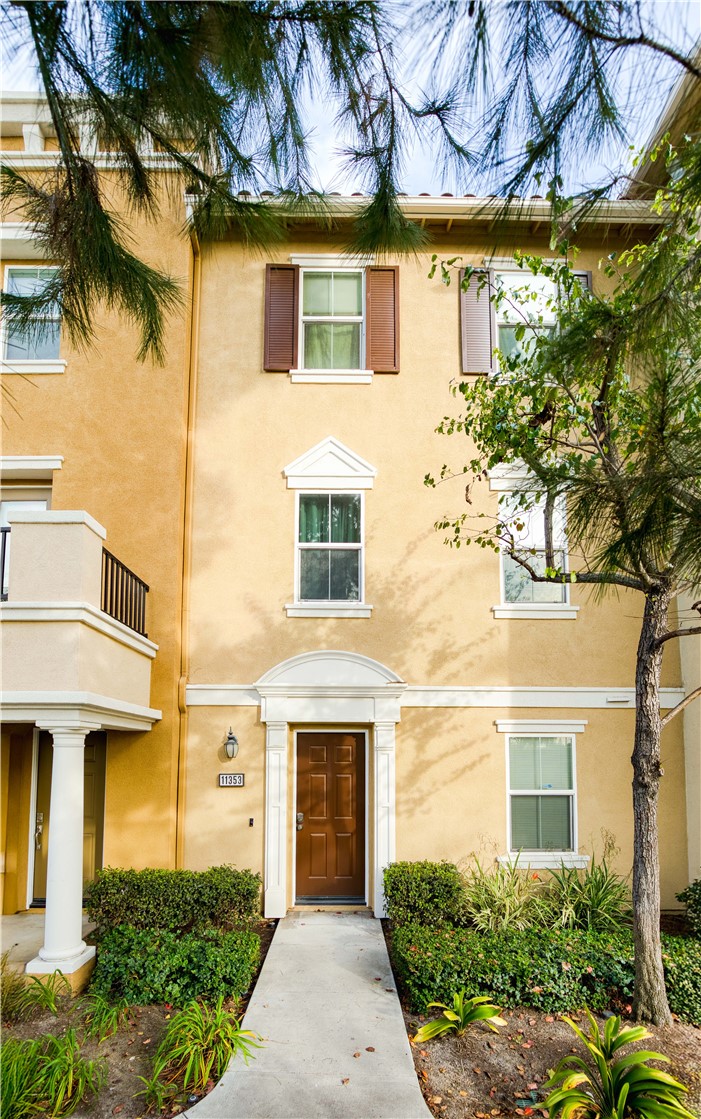 11353 Antonio Stanton, CA 90680 - Photo 3 of 42