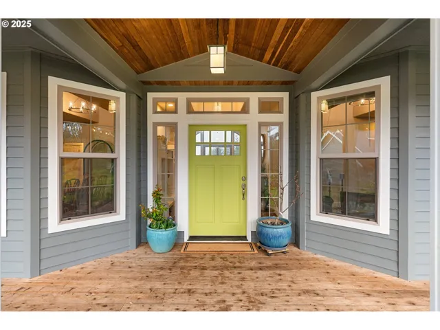 a view of entrance front of the house