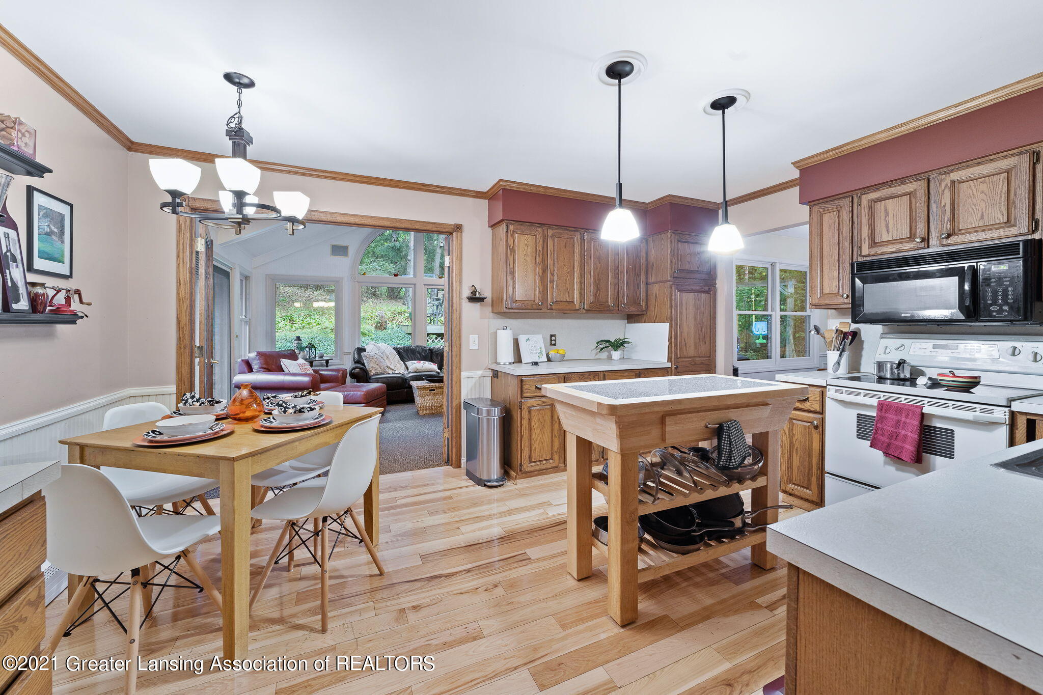 6025 Cascade Road Southeast Grand Rapids, MI 49546 - Photo 7 of 31 kitchen2