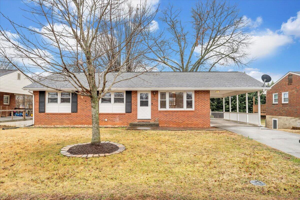 531 Water Oak Road Roanoke, VA 24019 - Photo 2 of 40 02-MIB00743