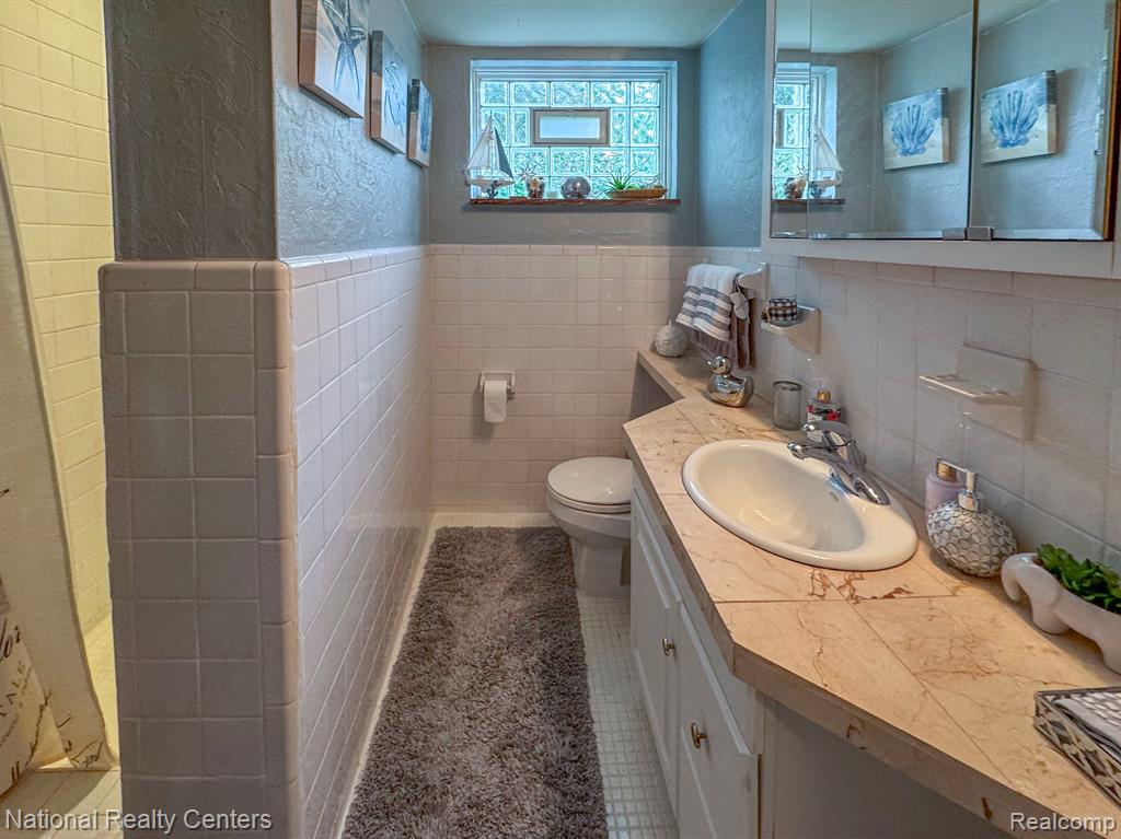 7030 Commerce Road West Bloomfield, MI 48324 - Photo 25 of 32