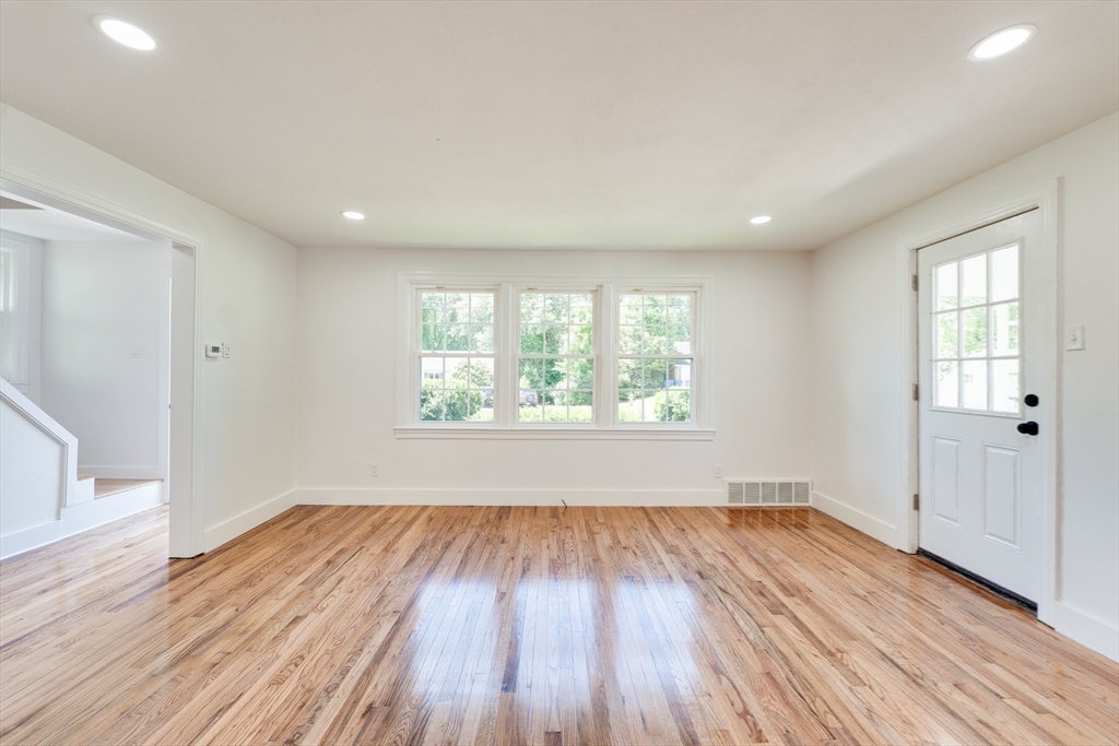 1386 Piper Road West Springfield, MA 01089 - Photo 18 of 39
