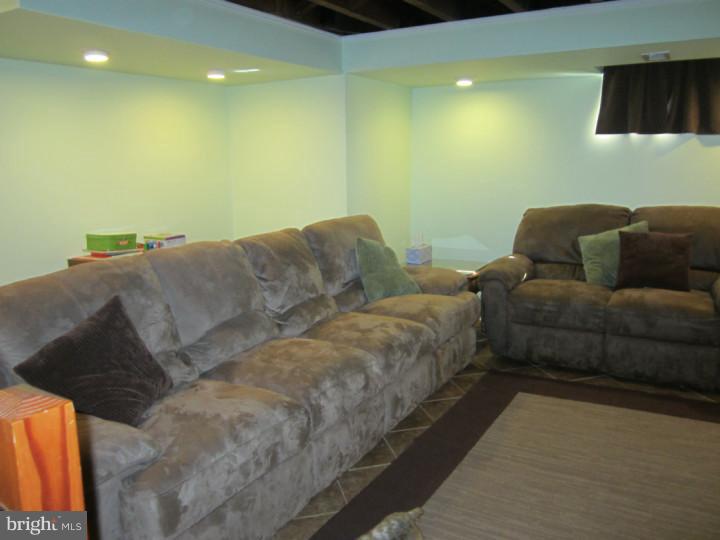 1421 Parklane Road Swarthmore, PA 19081 - Photo 13 of 20