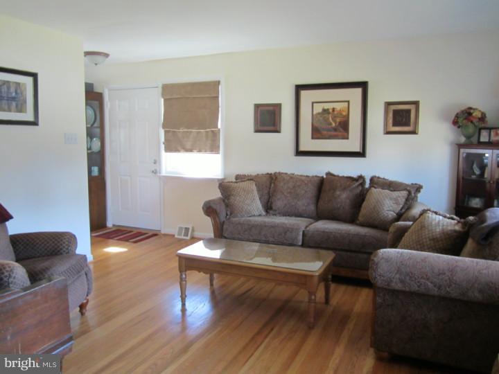 1421 Parklane Road Swarthmore, PA 19081 - Photo 3 of 20