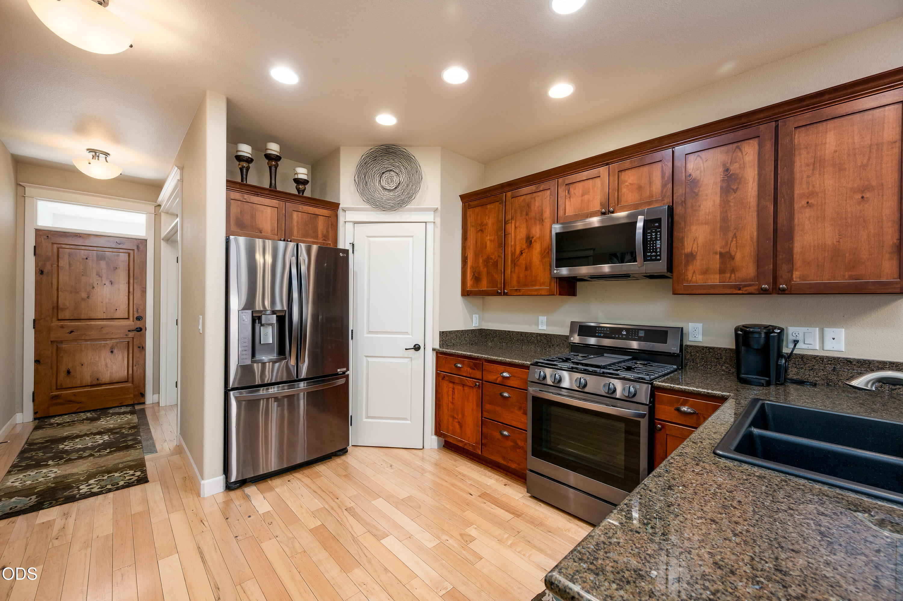 20768 Northeast Horizon Ridge Place Bend, OR 97701 - Photo 6 of 46