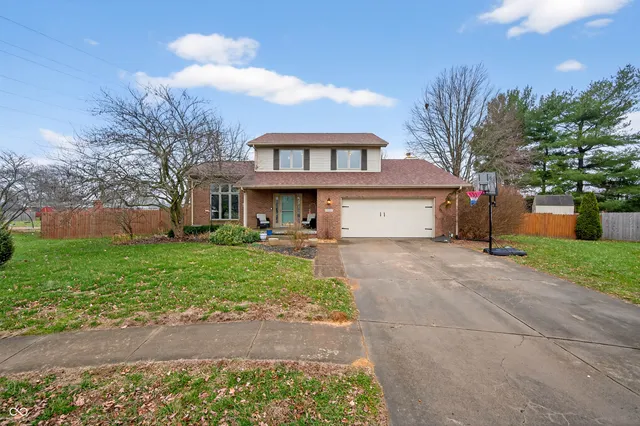 $335,000 | 2865 Fox Ridge Circle, Columbus, IN 47203