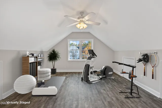 a view of a house with backyard