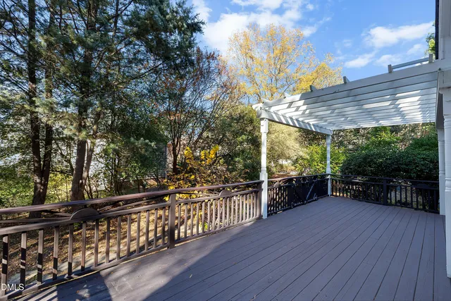 a view of a tennis court