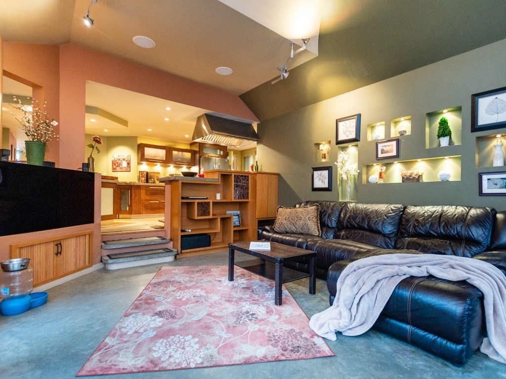42 Holt Road Holden, MA 01520 - Photo 10 of 41 Gallery Image 10