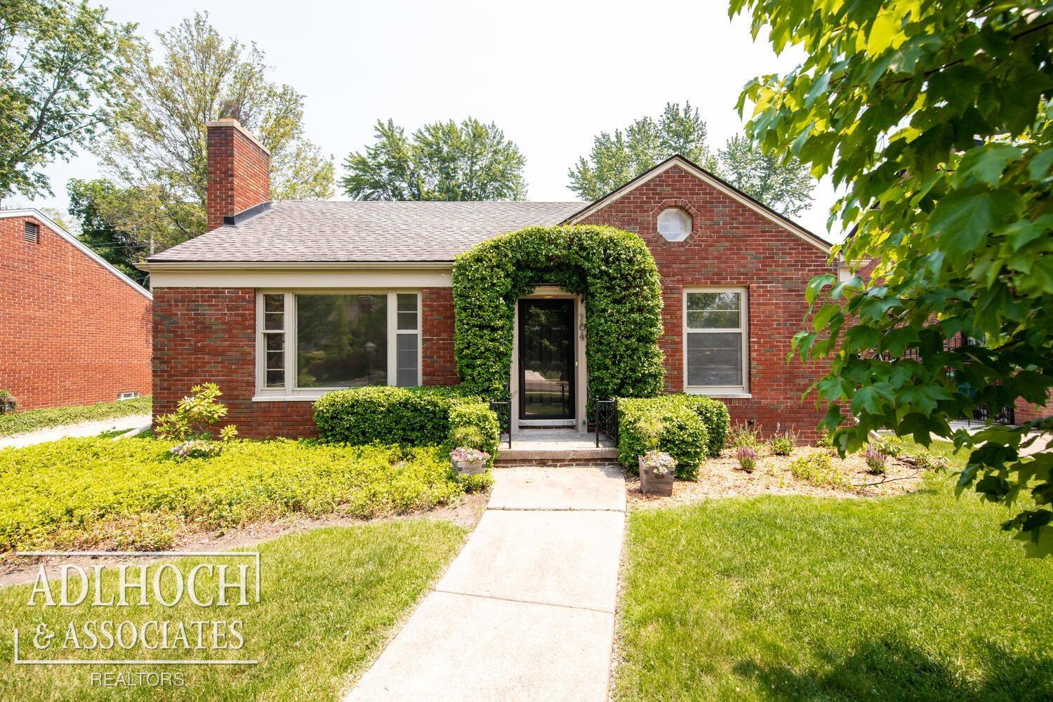 764 Barrington Road Grosse Pointe, MI 48230 - Photo 1 of 19 50114843.JPG