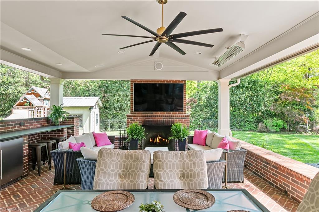 3300 Round Hill Road Greensboro, NC 27408 - Photo 19 of 48 Outside Living!