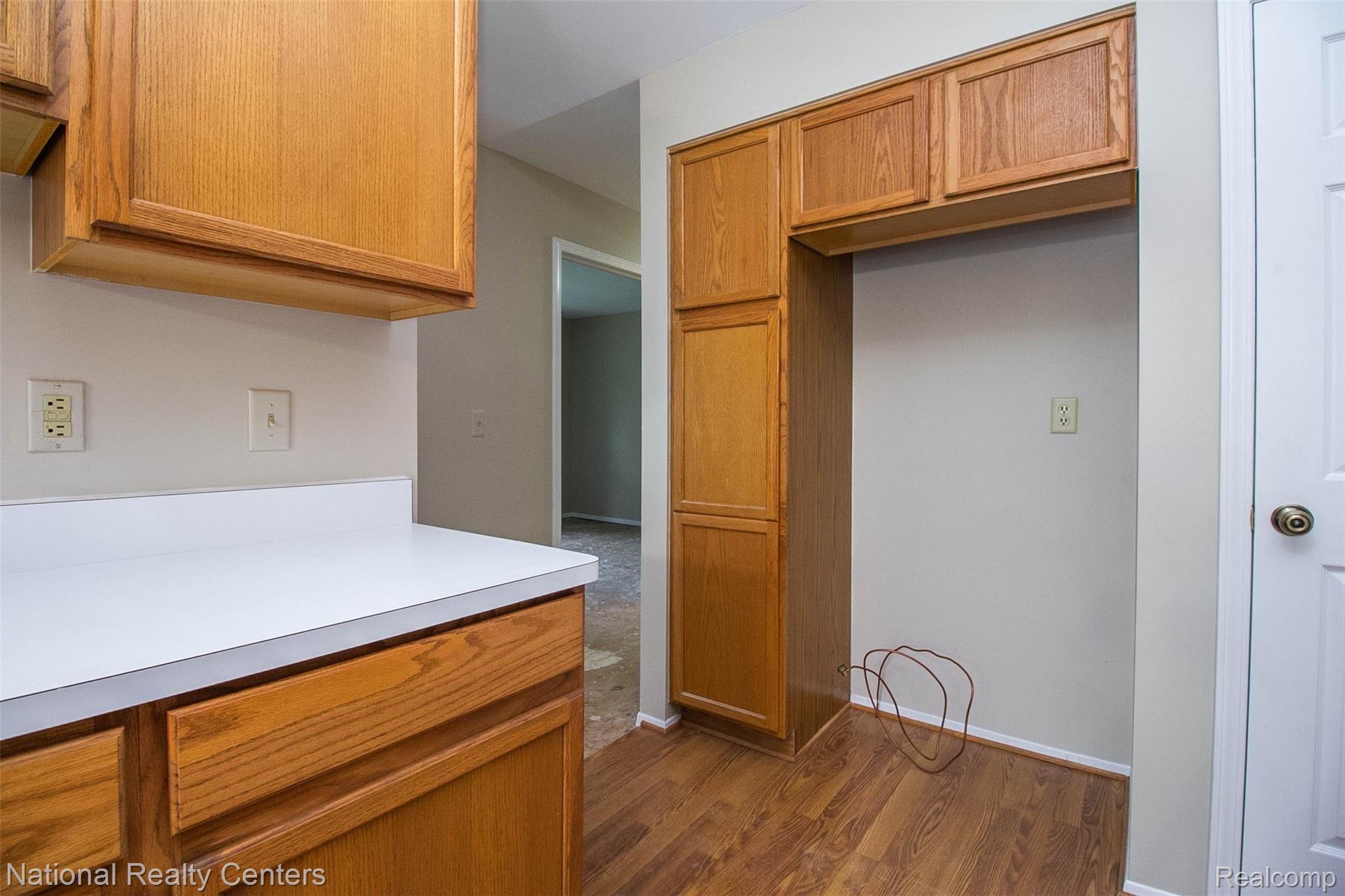 70 Pine Tree Ridge, Unit 27 Waterford, MI 48327 - Photo 11 of 28 11.jpg
