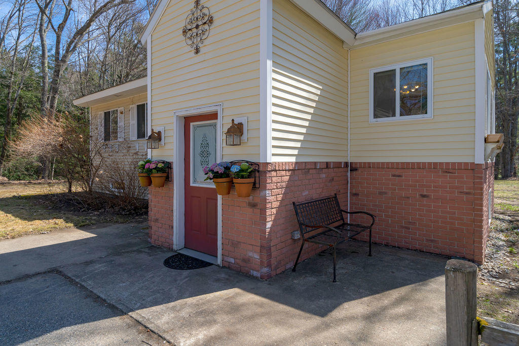 102 Ross Road Old Orchard Beach, ME 04064 - Photo 3 of 39 102 Ross Rd