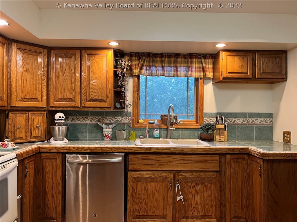 397 Bear Fork Road Yawkey, WV 25573 - Photo 25 of 46 Gallery Image 25