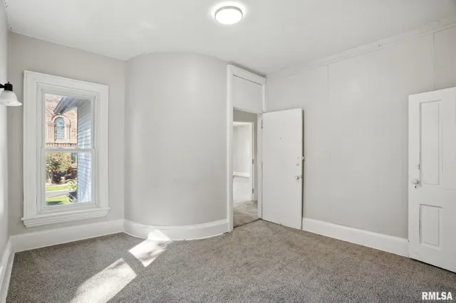 $124,900 | 325 Kirkwood Boulevard, Davenport, IA 52803