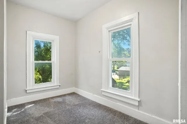 $124,900 | 325 Kirkwood Boulevard, Davenport, IA 52803