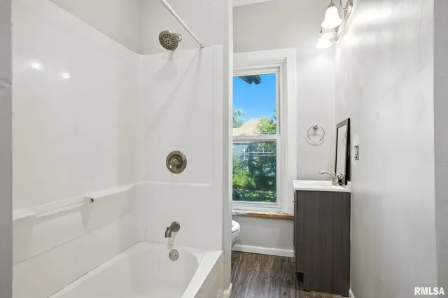 $124,900 | 325 Kirkwood Boulevard, Davenport, IA 52803