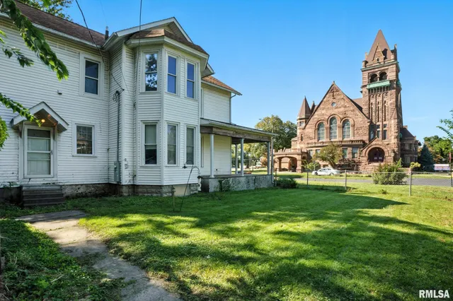 $124,900 | 325 Kirkwood Boulevard, Davenport, IA 52803