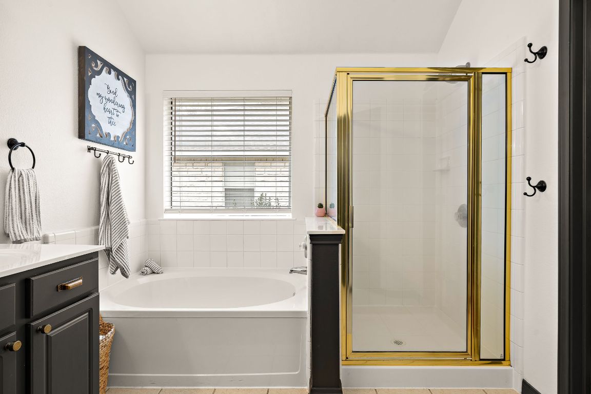 131 Chandler Pointe Loop Round Rock, TX 78665 - Photo 21 of 31 a white bath tub sitting next to a window