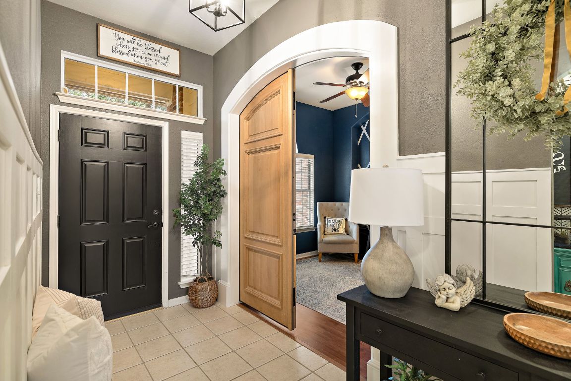 131 Chandler Pointe Loop Round Rock, TX 78665 - Photo 4 of 31 a view of living room with furniture