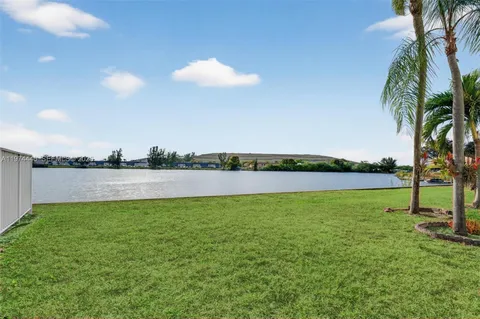 $270,000 | 4401 Crystal Lake Drive, Unit 101, Deerfield Beach, FL 33073