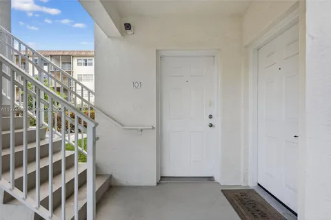 $270,000 | 4401 Crystal Lake Drive, Unit 101, Deerfield Beach, FL 33073