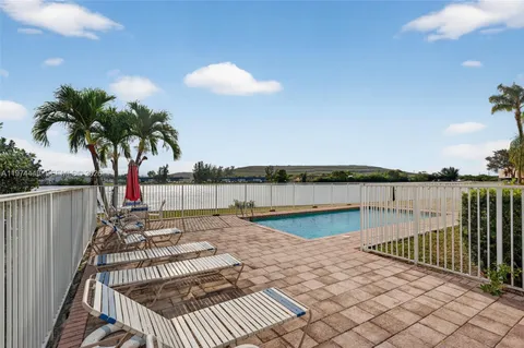 $270,000 | 4401 Crystal Lake Drive, Unit 101, Deerfield Beach, FL 33073