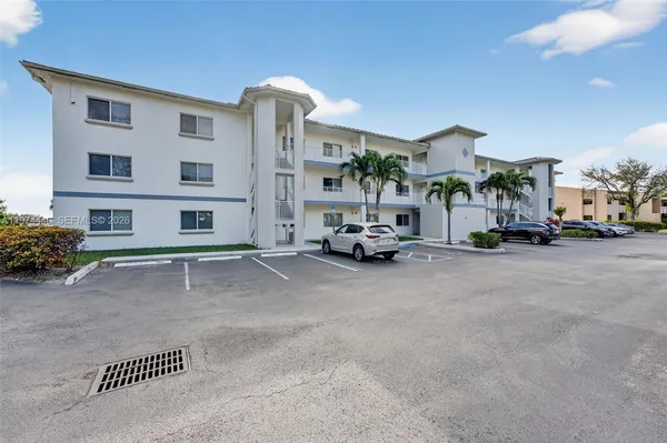 $249,750 | 4401 Crystal Lake Drive, Unit 101, Deerfield Beach, FL 33064