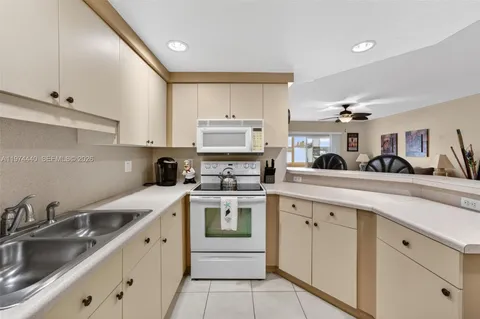 $270,000 | 4401 Crystal Lake Drive, Unit 101, Deerfield Beach, FL 33073