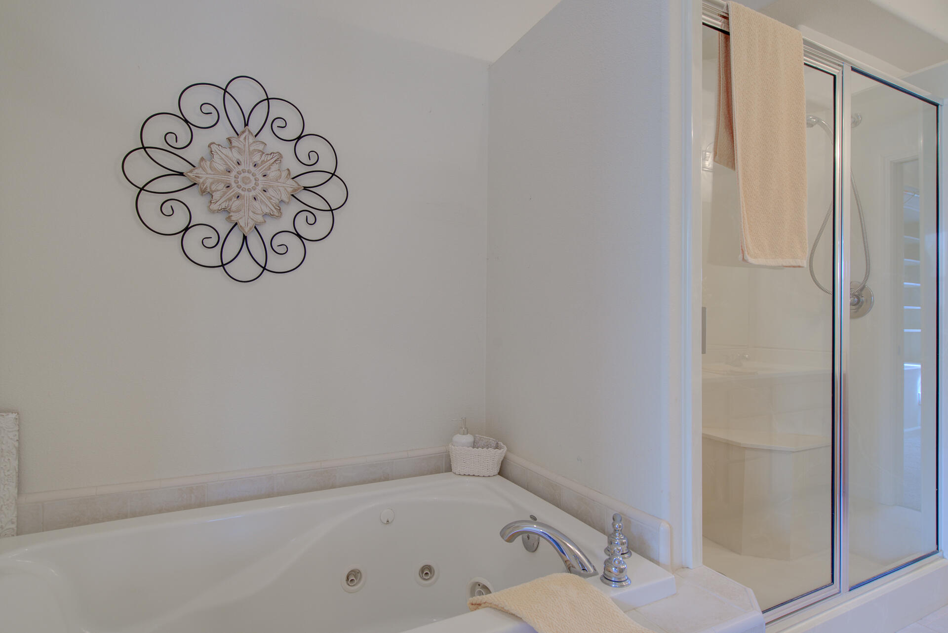 1208 Riviera Drive Redding, CA 96001 - Photo 29 of 39 a bathroom with a bathtub and shower