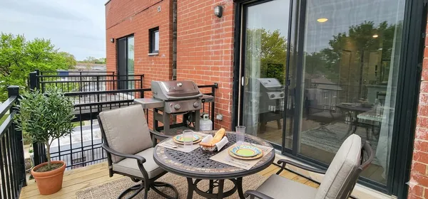 $288,000 | 4002 South Western Avenue, Unit 4, Chicago, IL 60609