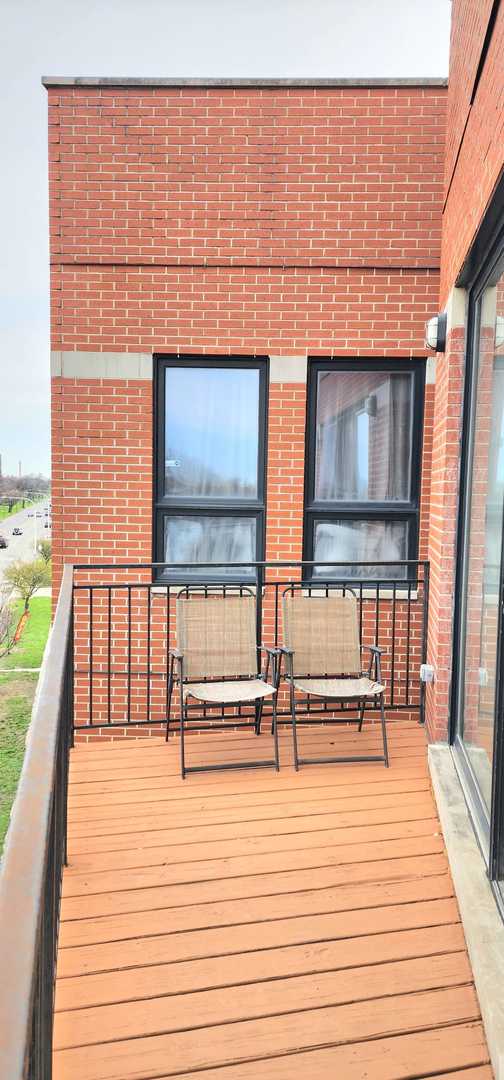 4002 South Western Avenue, Unit 4 Chicago, IL 60609 - Photo 9 of 31 a view of terrace with wooden floor and chair
