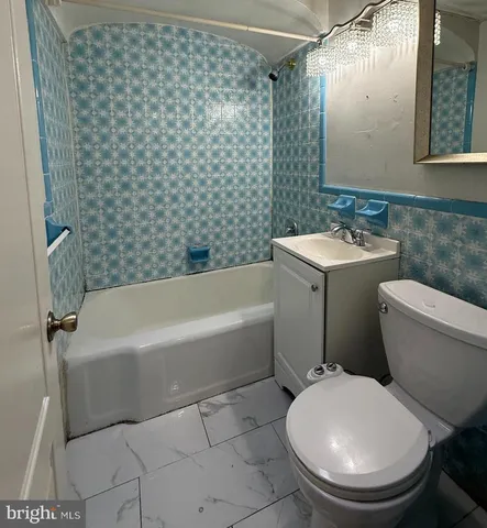 a bathroom with a toilet and a bathtub