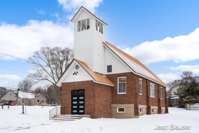 $449,000 | 10 1st Street, Stanwood, MI 49346