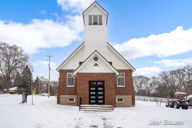 $449,000 | 10 1st Street, Stanwood, MI 49346