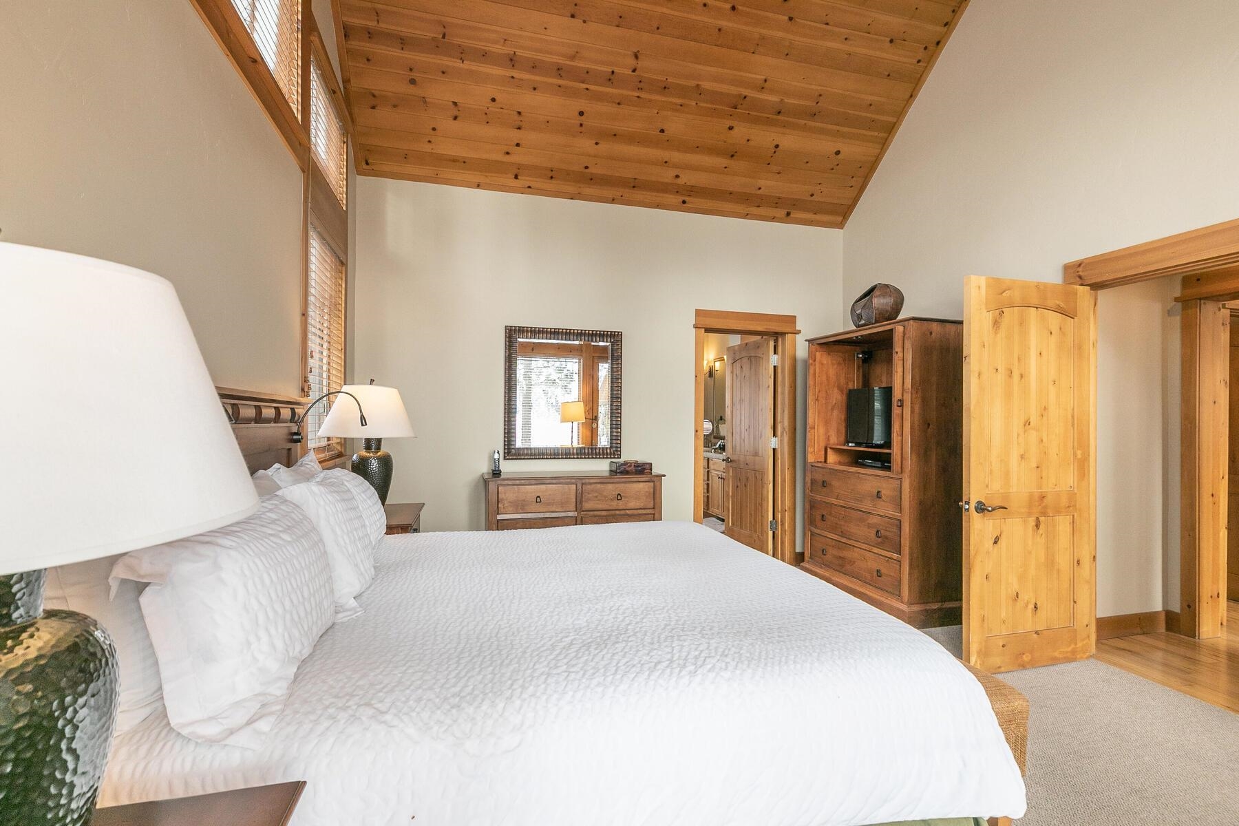 12283 Lookout Loop, Unit F836 Truckee, CA 96161 - Photo 9 of 17
