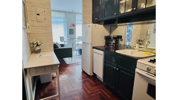 $4,000 | 250 East 54th Street, Unit 17E | Midtown East