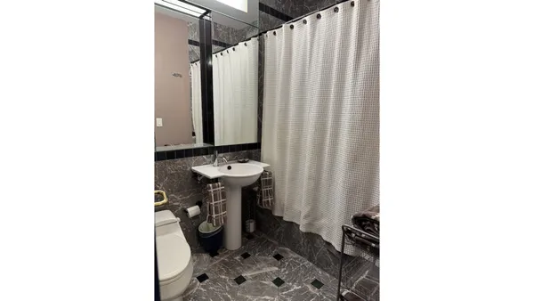 $4,000 | 250 East 54th Street, Unit 17E | Midtown East